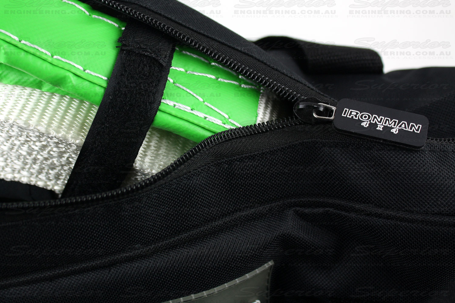 The kit bag comes with a strong webbing and reinforced zipper