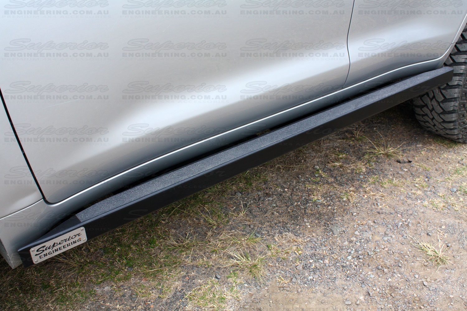 Closeup of a stealth rock slider mounted to a 200 Series Landcruiser - Front end closest to camera